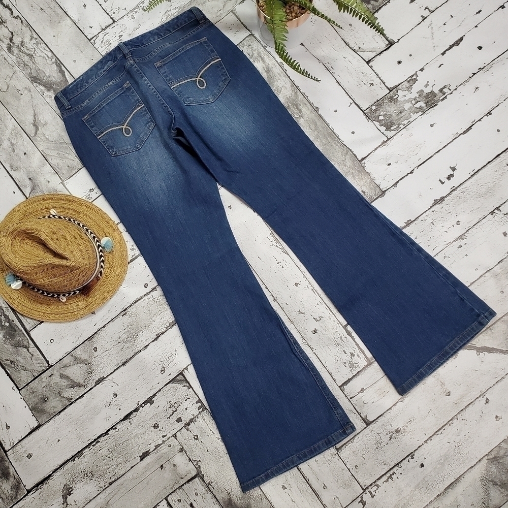 American Rag Blue Wash Flared Jeans 11 - Picture 3 of 13